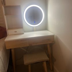 Makeup Vanity Desk with Mirror and Lights