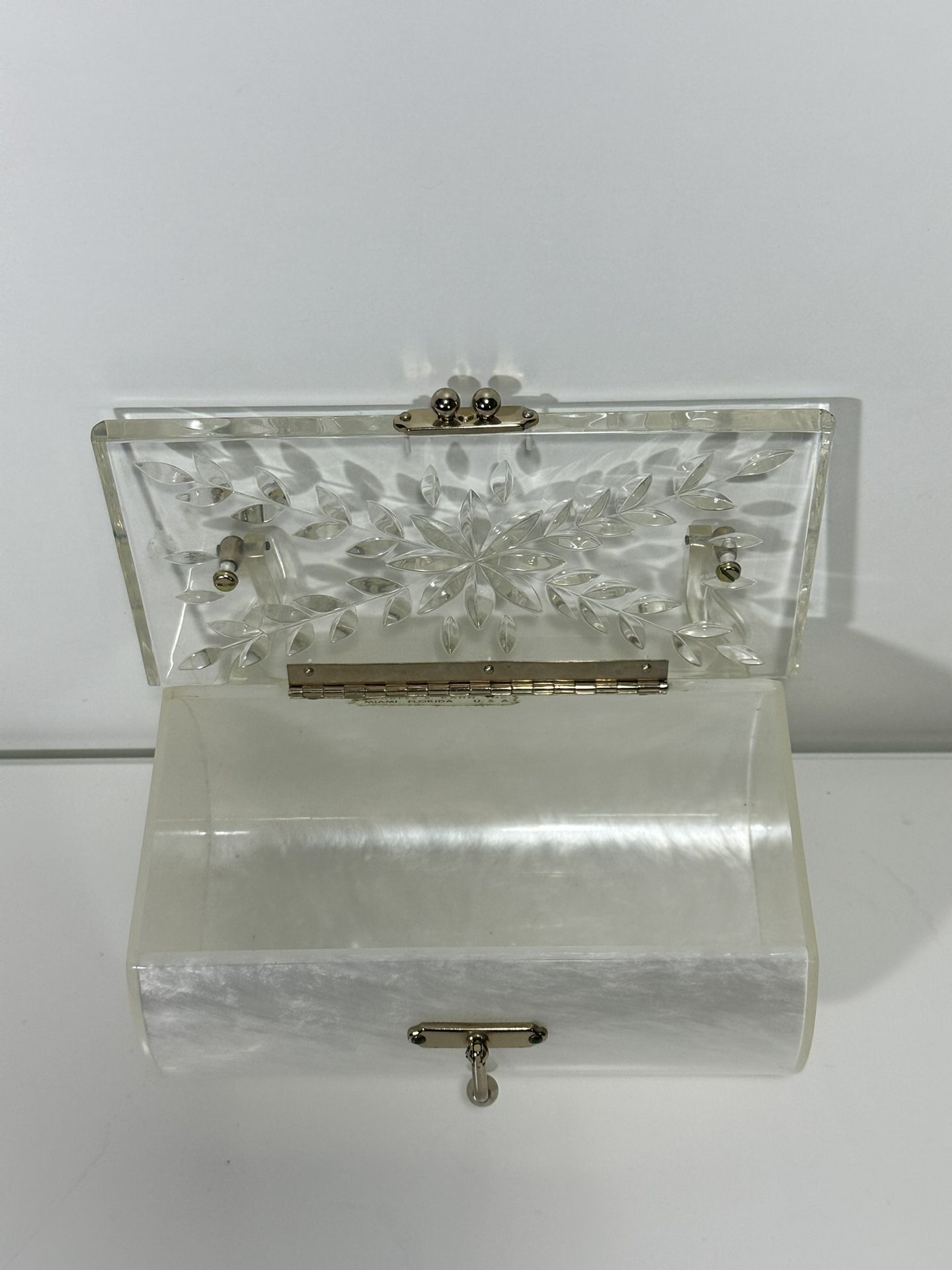Sold at Auction: Charles S. Kahn Inc Miami Florida Lucite Flower Vintage  Box Bag Purse