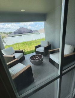 4 wicker patio chairs w/fairpit