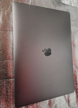 2017 Apple MacBook Pro 15" i7   16GB RAM  512 SSD  Office 2022 Space Gray   includes charger