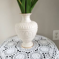 Lenox vase in excellent condition