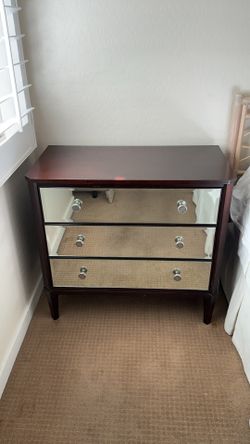 Ethan Allen Dresser/Chest W/Mirrored Drawer Fronts