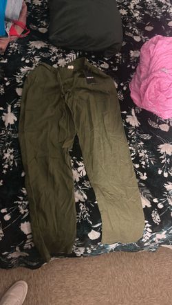 Brand new women’s pants size small