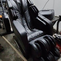 Massage Chair With Remote And Heat Moves Up And Down
