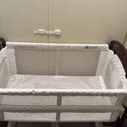 Arms reach bassinet 