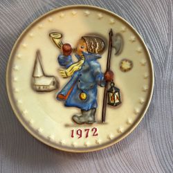 Hummel Annual plate 1972 with boy blowing horn 