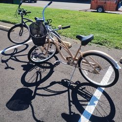 Two beach cruisers one is an Electra and the other one is a Kent 7-speed
