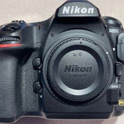 Nikon D850 Digital SLR Camera GREAT WORKING CONDITION
