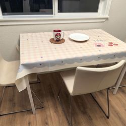 Dining table and chairs set