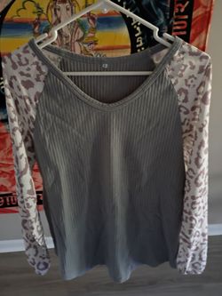 Gray Ribbed V-Neck Top with Leopard Print Sleeves