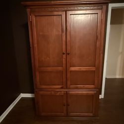 Heavy Wood Armoire - Wed/Sat/Sun Pickup Days Riverdale, Ga 