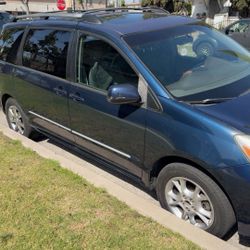 TOYOTA SIENNA XLE LIMITED