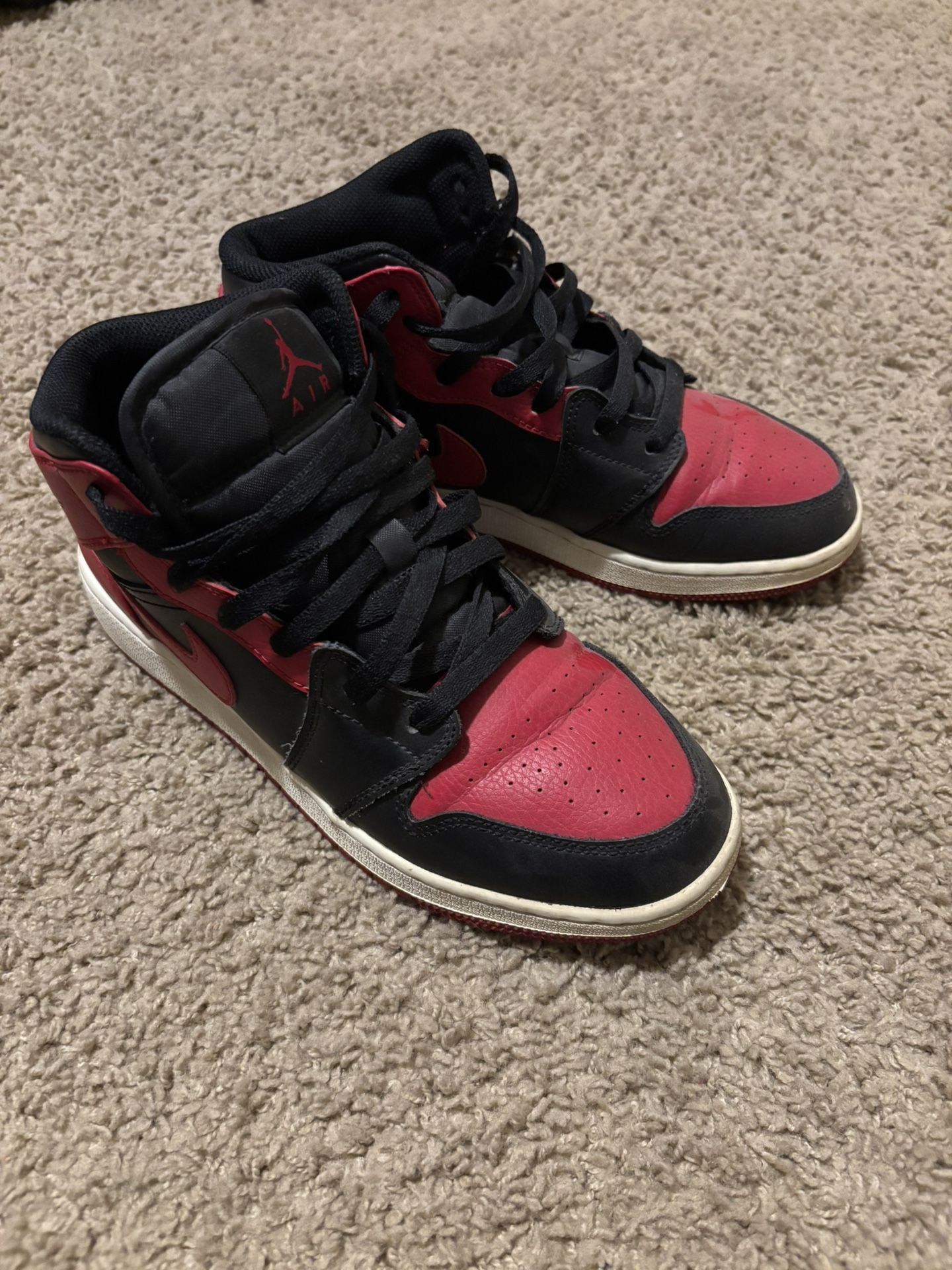 Nike Air Jordan’s 1 Mids (Red/Black 8)