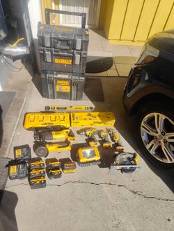 DeWalt pack out tool set