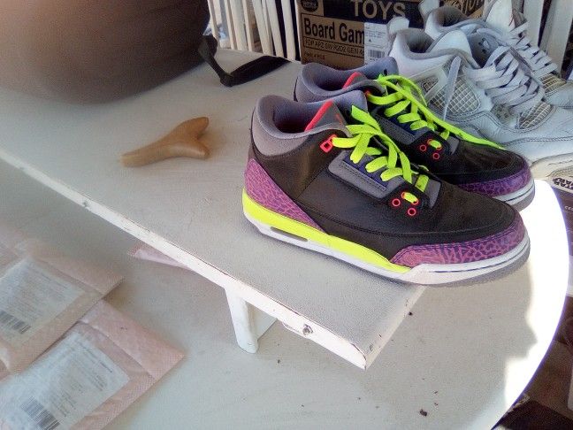 Jordans Kids 51/2 Women's 7