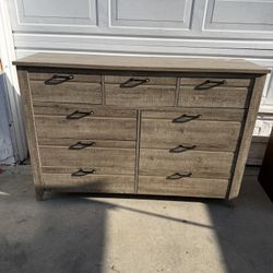 9 Drawer Dresser !