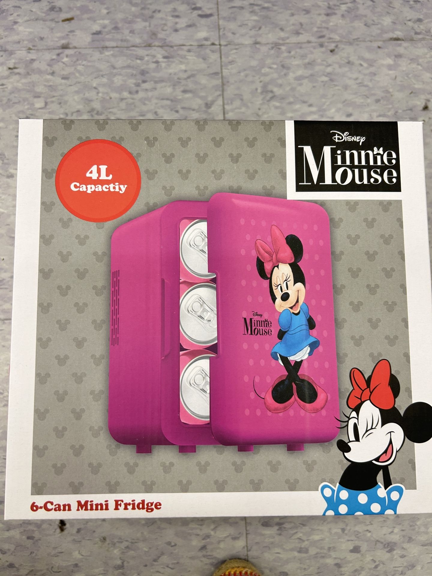 NWT Disney Minnie Mouse portable 6-cans Mini Fridge
