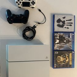 PS4, 2 Controllers, 3 Games