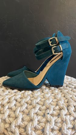 Size 6 woman’s deep green heels