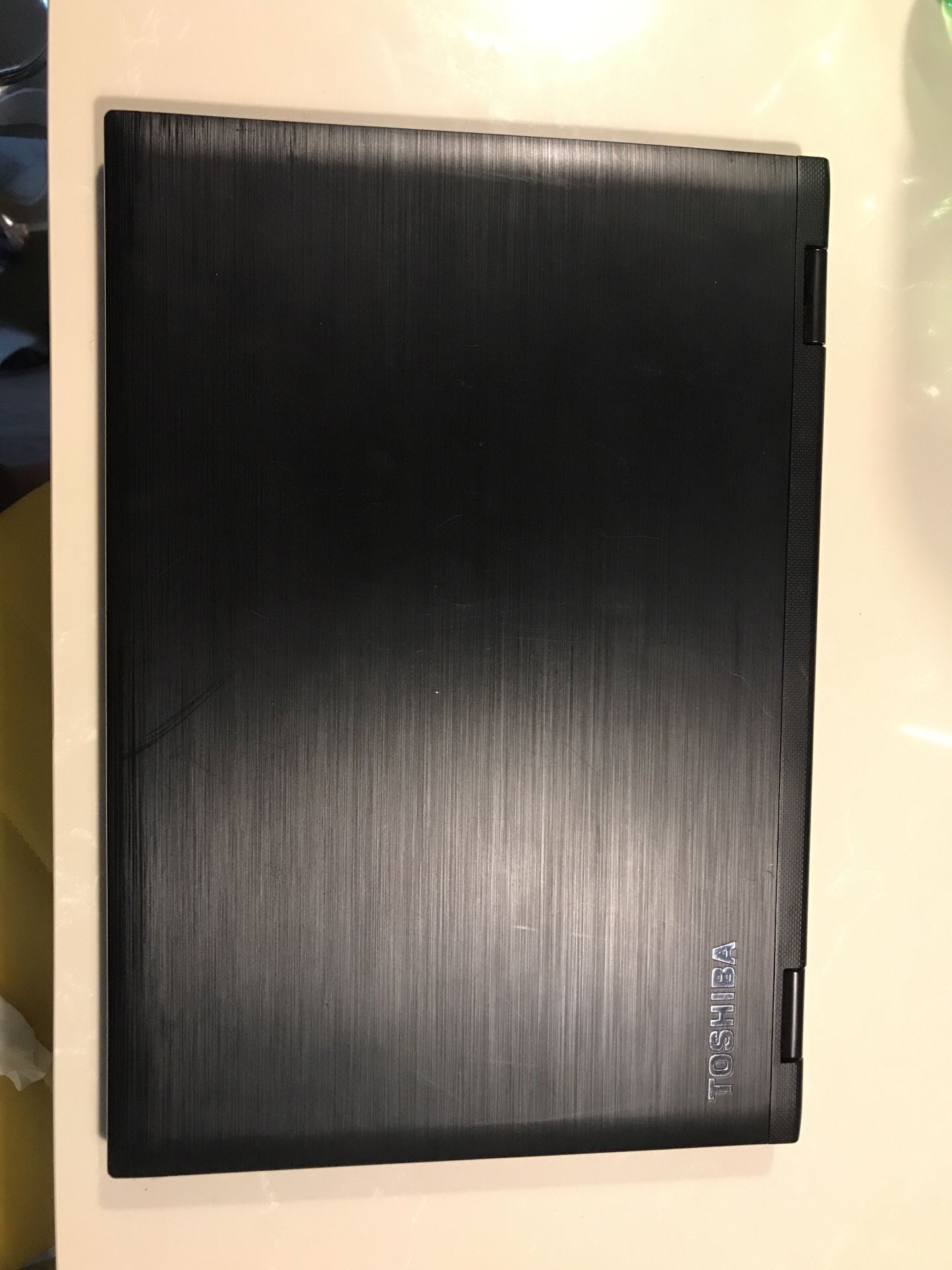 Toshiba Satellite Radius E45DW-C4210 14″ 2-in-1 Laptop with AMD FX / 8GB / 750GB