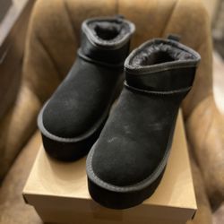 Brand New Classic Mini Platform Boots Women’s 40 but fits like an 8.5