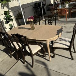 Oak Dining Table with Leaf / 4-6 Chairs