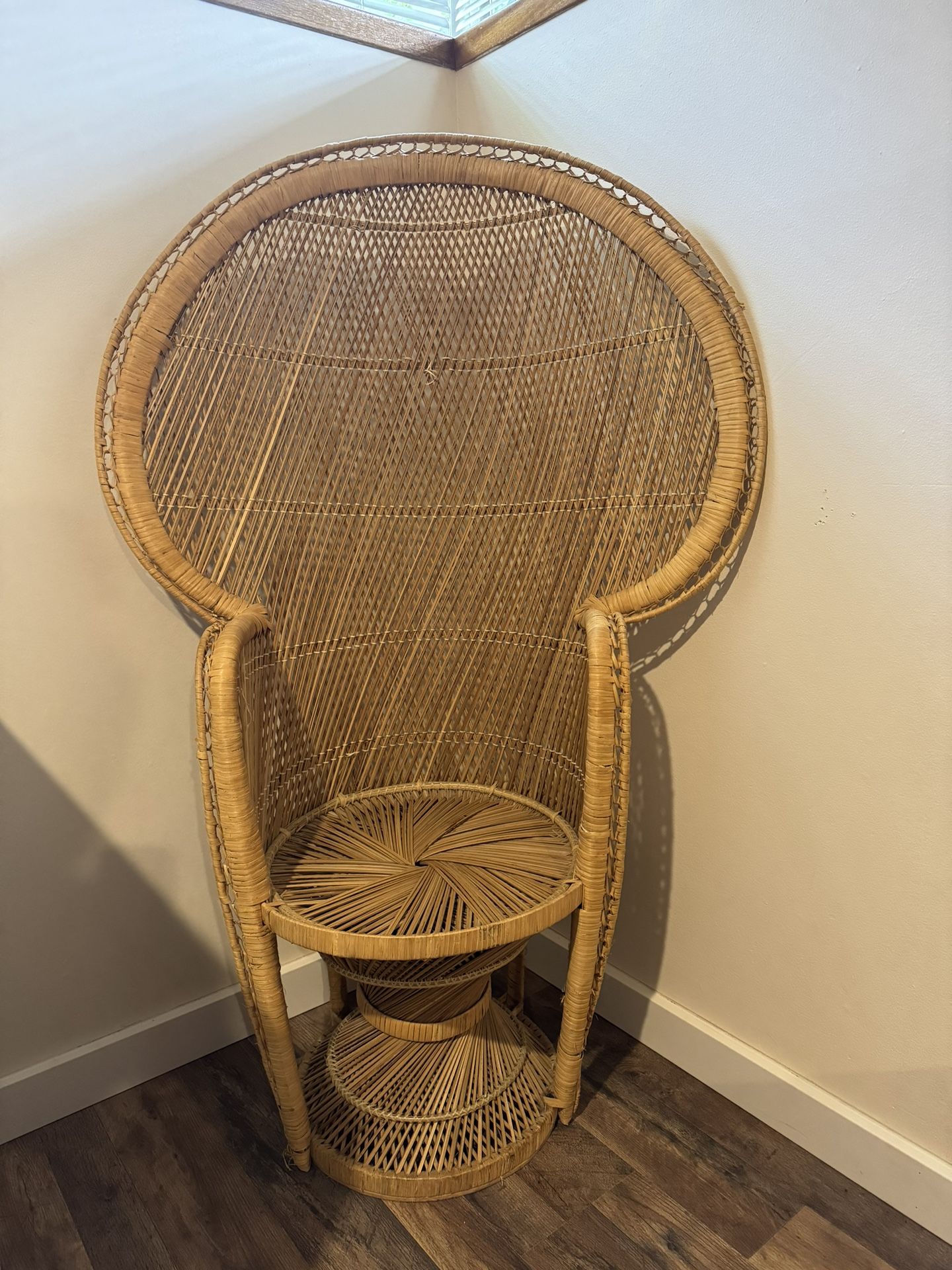 Vintage Rattan Chair (sell Or Rent)