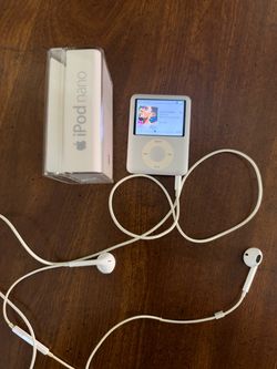 Retro Apple iPod Nano with Box and Earbuds (3rd gen 4 gb)