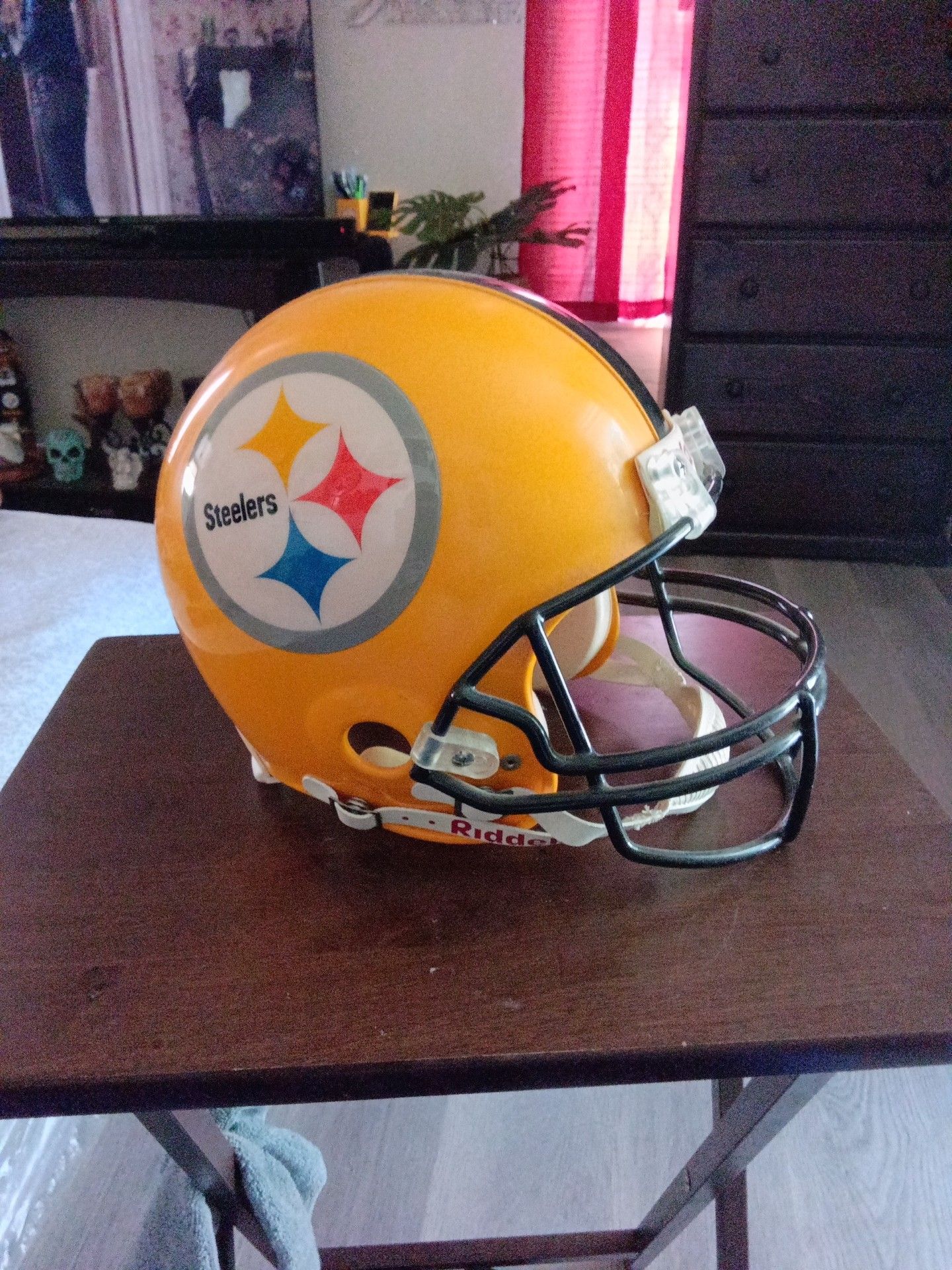 Steelers football helmet, Riddell