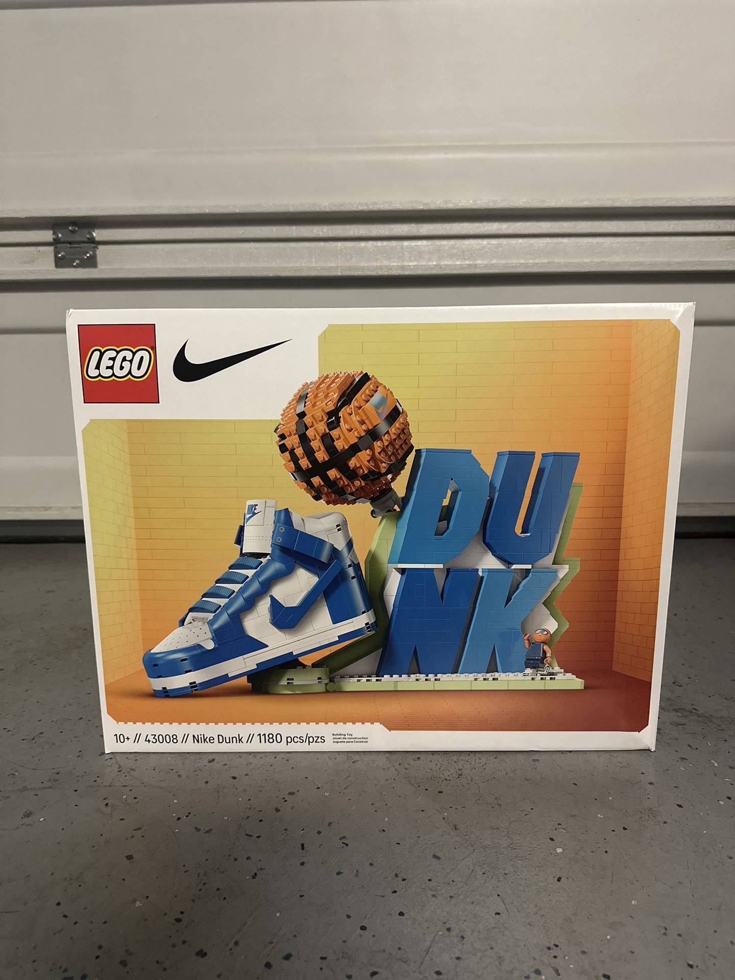 NIKE DUNK X LEGO
