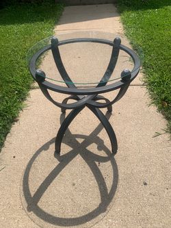 Glass Top Side Table Round glass top with metal base. Diameter: 19 1/2 H: 20 1/2