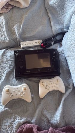 MODDED WII U 456GB WITH TWO PRO CONTROLLERS (WORKING)