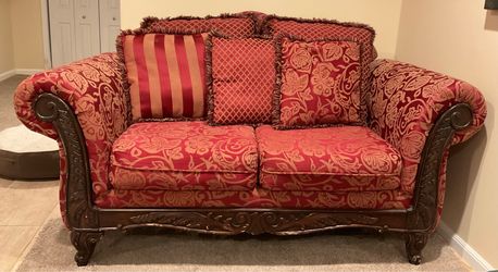 Loveseat and chaise lounge set