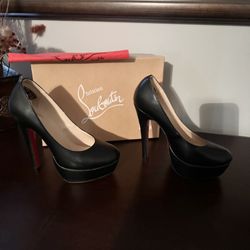 Christian Louboutin  Pumps