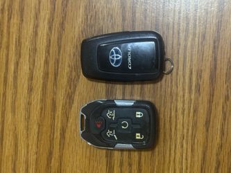 Toyota Corolla and GMC keys Original in good condition / Llaves original de Toyota Corolla y GMC en buen estado