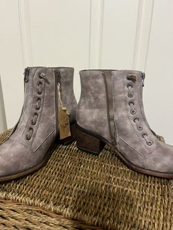 Vintage Look Ladies Boots 