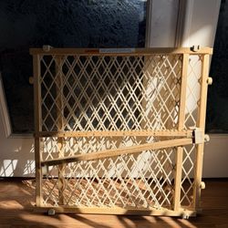 EvenFlo Baby/toddler/Pet Gate 42” 
