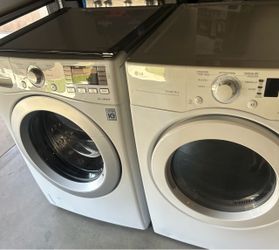 Washer dryer set