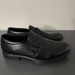 Perry Ellis Shoes three sizes available 9.5us 10us & 10.5us 