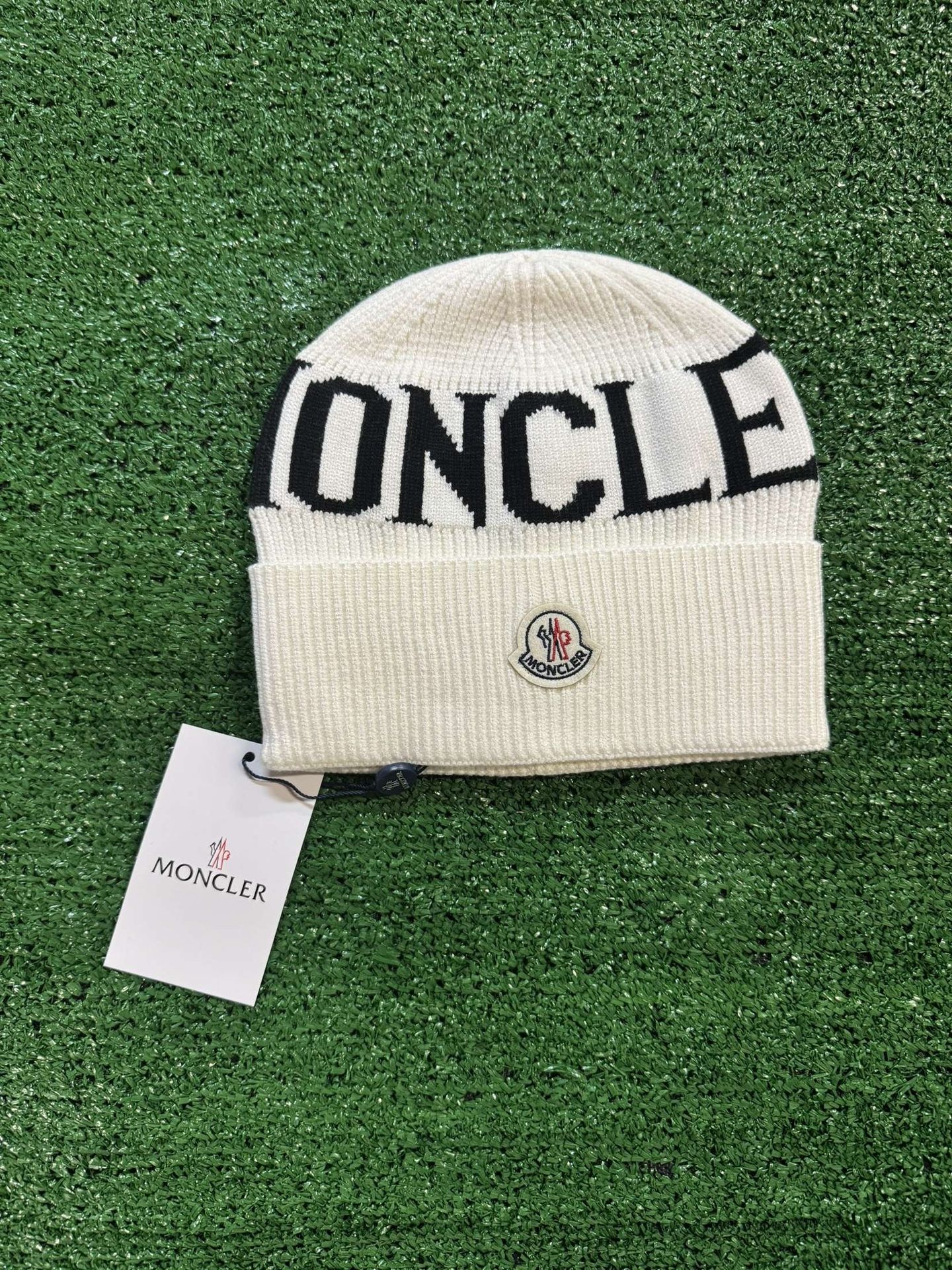moncler beanie