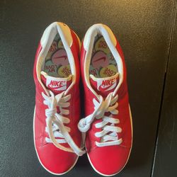 Women’s Nike Valentine Shoes 9.5