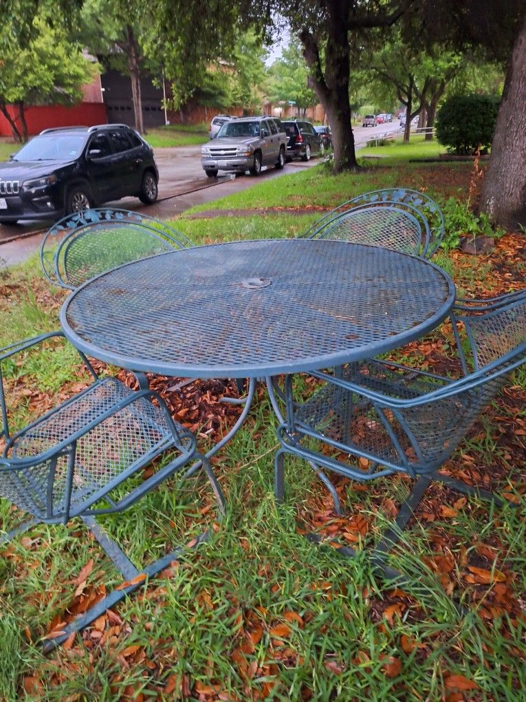 Table Set 5pc Rocking Chair Good Condition
