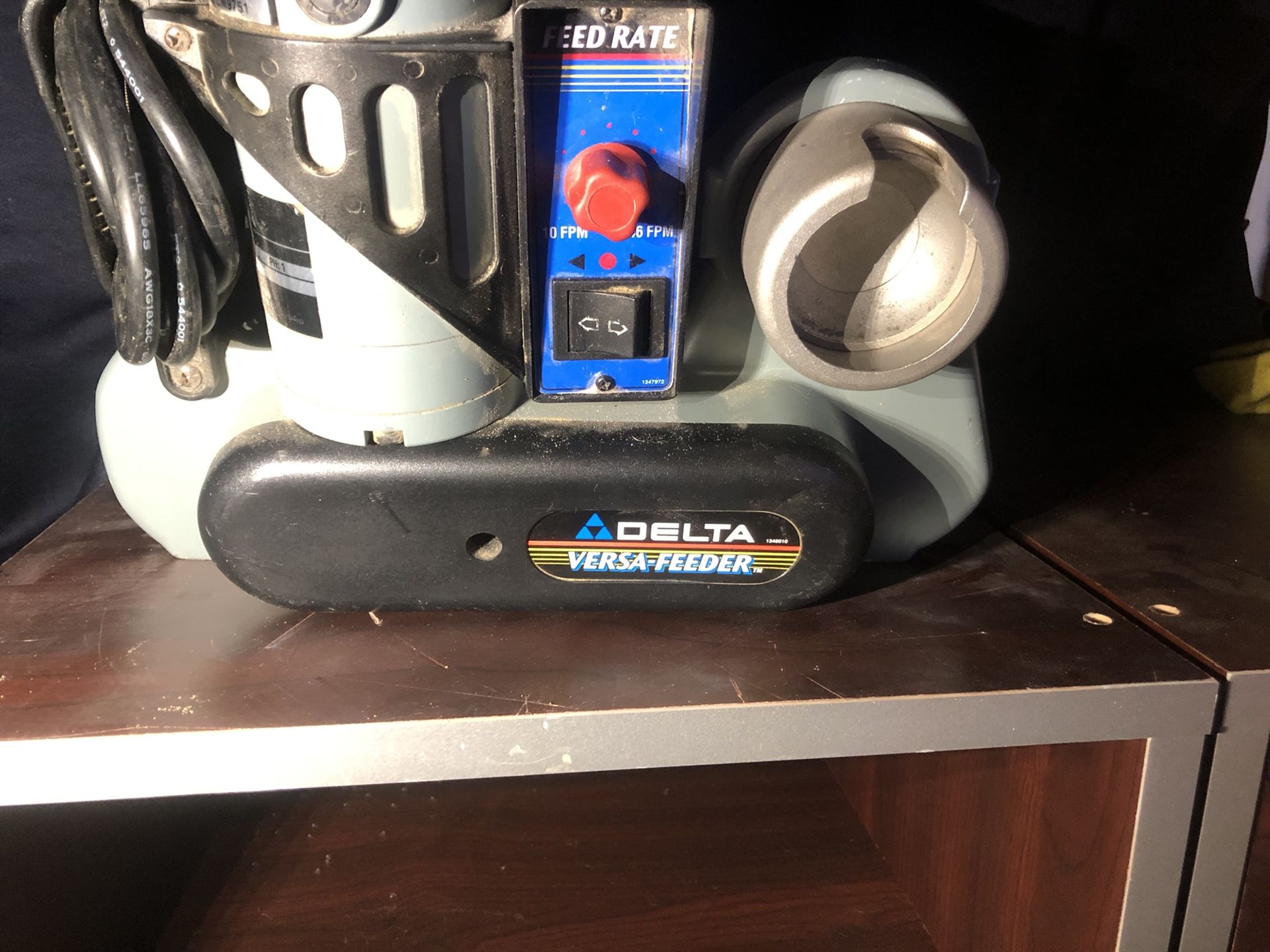 Delta Versa Feeder