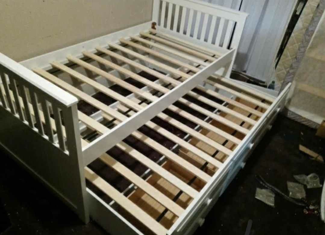 Twin/Twin Bedset W/3 Storage DRAWERS (MATTRESS INCLUDED:$639)