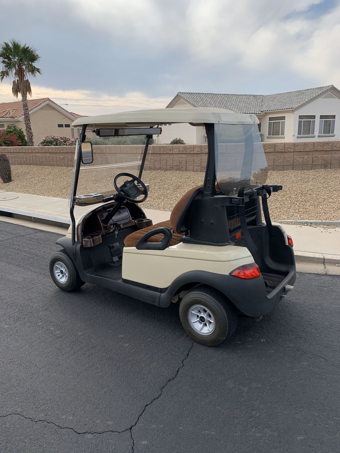 2007 gas club car golf cart. Senior owner