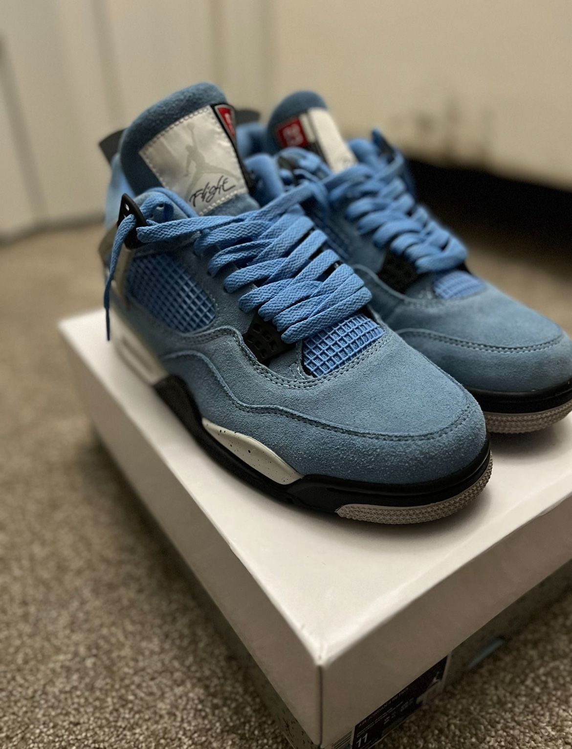 Jordan 4 UNC Size 11 *PRE-AUTHENTICATED*