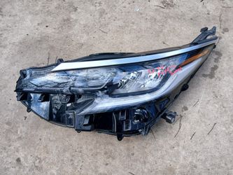 2022-2024 Toyota Sienna Headlight LH 