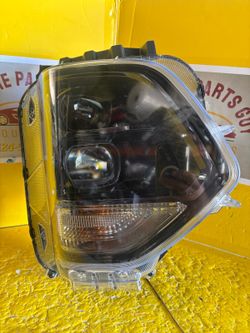 2019-2020 Santa Fe Right Headlight LED OEM
