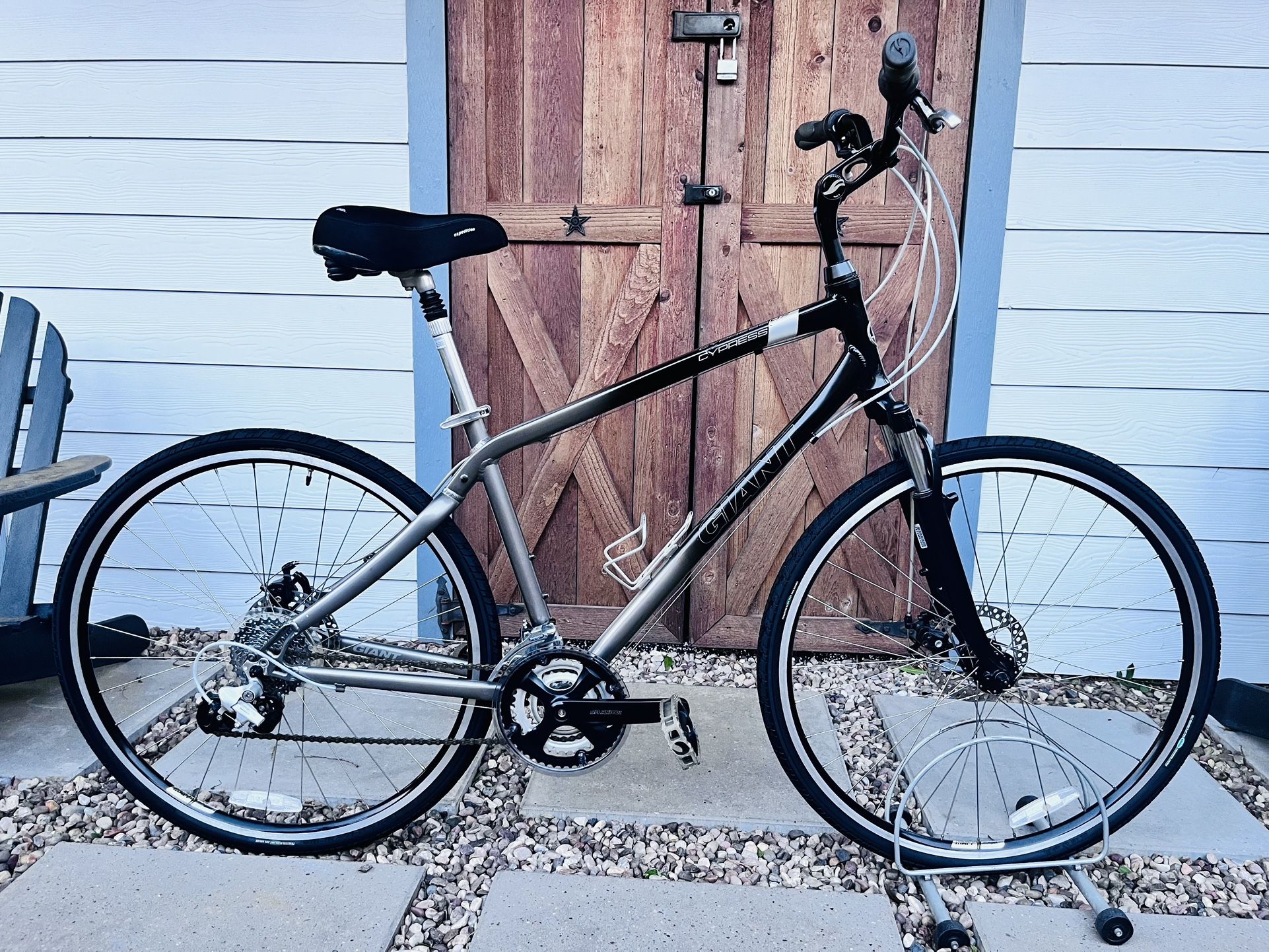 Giant Cypress DX Hybrid Bike