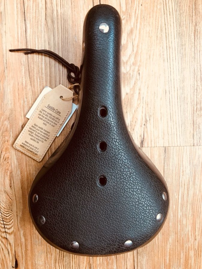 Gyes Black Leather Saddle